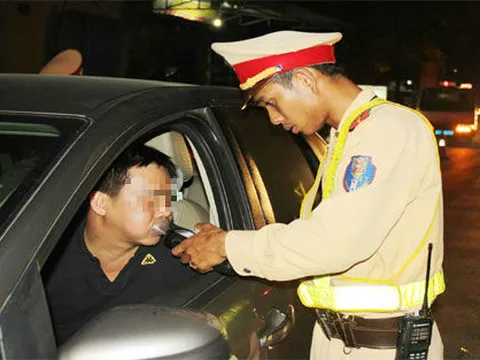 Tài xế vi phạm nồng độ cồn có thể bị tước giấy phép lái xe 2 năm