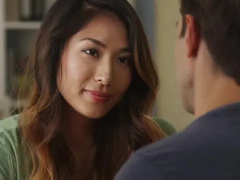 Chồng tuyên bố 'vợ có thể bỏ nhưng người nhà thì không', vợ liền để chồng toại nguyện và màn xin xỏ không thể hèn hơn