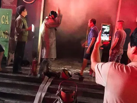 Hà Nội: Cháy lớn tại KDT Kim Văn - Kim Lũ, người dân hỗn loạn bỏ chạy trong đêm