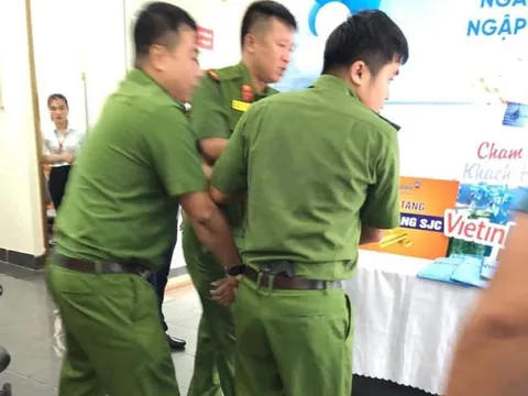 Bắt giữ nam thanh niên cầm kiếm xông vào ngân hàng Vietinbank cướp tiền