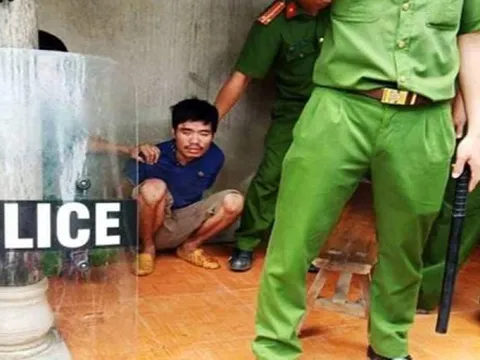 Bắt giữ nghịch tử dùng dao cứa cổ mẹ tử vong sau khi đuổi chém em bất thành