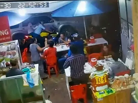 Trích xuất camera vụ Xã đội trưởng đập xe của Bộ Công an tại quán ăn