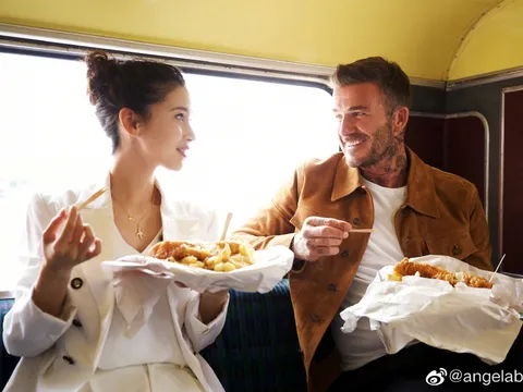 Angela Baby vui vẻ khi được David Beckham mời món ăn đặc biệt
