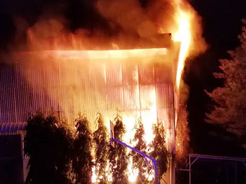 Cháy lớn khu nhà xưởng 5.000m2 của công ty sản xuất đệm mút ở Bình Dương