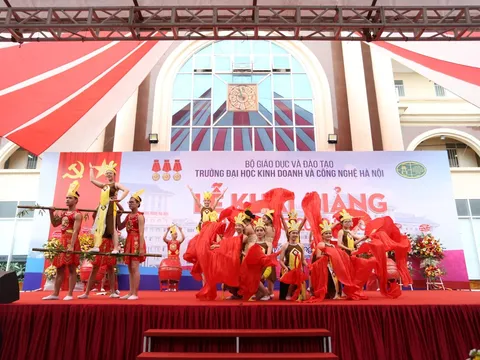 Trường ĐH Kinh doanh và Công nghệ Hà Nội tưng bừng tổ chức Lễ khai giảng chào đón Tân sinh viên khóa 24 (Năm học 2019 - 2020)