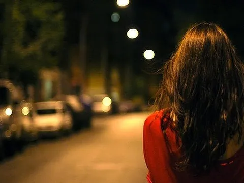 Phụ nữ thấy cô đơn nhất khi nào?