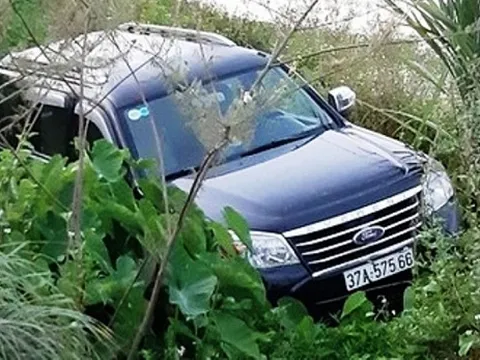 Nghệ An: Xe ô tô 7 chỗ lao xuống mương, tài xế tử vong tại chỗ