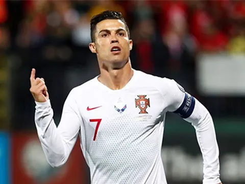 Ronaldo tiến gần kỷ lục ghi bàn cho ĐTQG