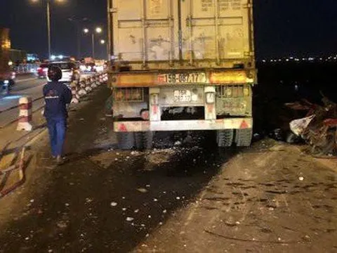 Danh tính nạn nhân vụ container húc văng người đi xe máy xuống sông Hồng