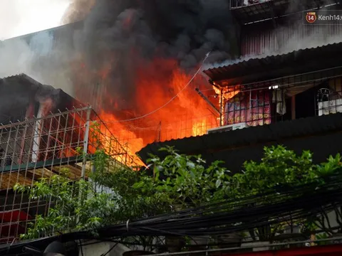 Hà Nội: Cháy lớn khu tập thể Kim Liên