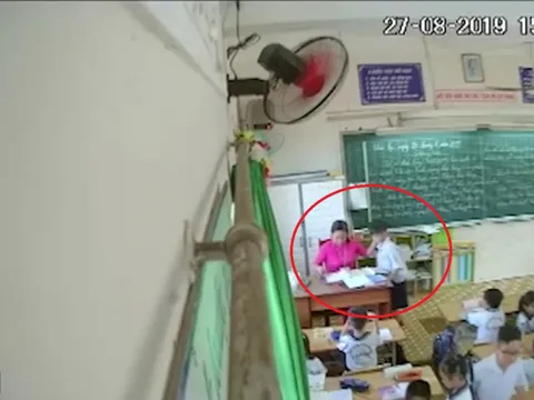 Đình chỉ giảng dạy cô giáo liên tục tát, véo tai học sinh lớp 2