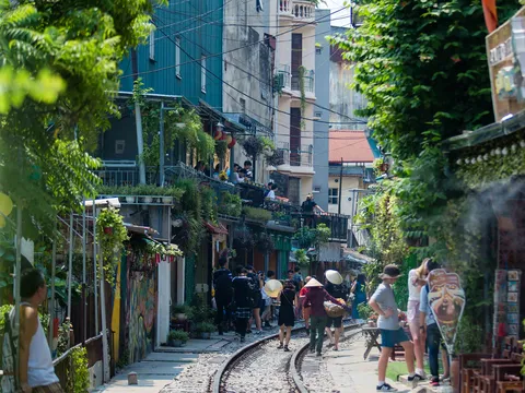 Hà Nội ra hạn chót giải tán các quán cafe đường tàu