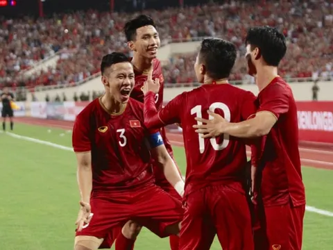 Quang Hải ghi bàn 'nhanh như cắt' đánh bại tuyển Malaysia