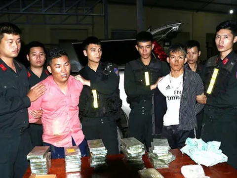 Bắt giữ hai đối tượng vận chuyển 30 bánh heroin, 6.000 viên ma túy tổng hợp ở Hà Tĩnh