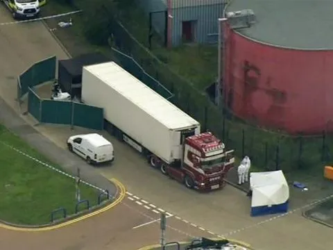 Bộ Ngoại giao thông tin về việc xác nhận thông tin quốc tịch của 39 người chết ở Anh