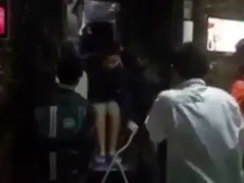 Nhiều cư dân HH Linh Đàm hoảng sợ khi bị mắc kẹt trong thang máy