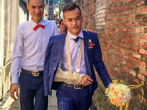 Sang nhà cô dâu chơi trước lễ cưới, chú rể Hà Nội ngã gãy tay vì bạn bè tung nhưng quên hứng