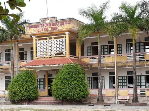 Sở GD&ĐT yêu cầu xác minh, làm rõ vụ 'thầy giáo lộ tin nhắn gạ tình học sinh cũ' ở Thái Bình