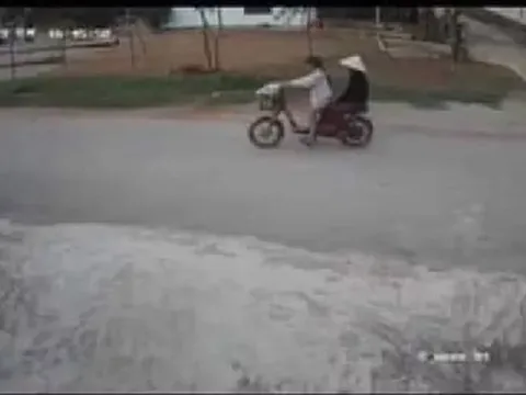 Tạm giữ người phụ nữ cuối cùng đi cùng nữ sinh lớp 6 trước khi mất tích, xác nổi trên đập nước