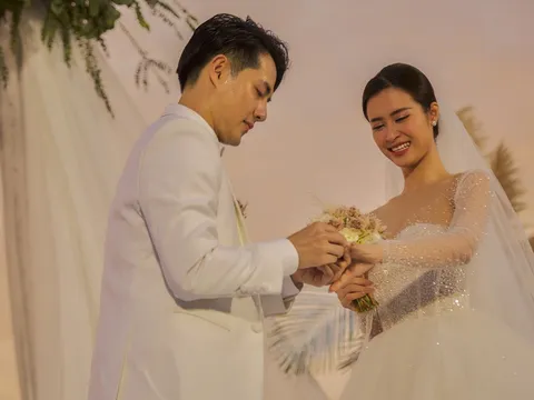 Giây phúc hạnh phúc, xúc động trong lễ cưới Đông Nhi - Ông Cao Thắng