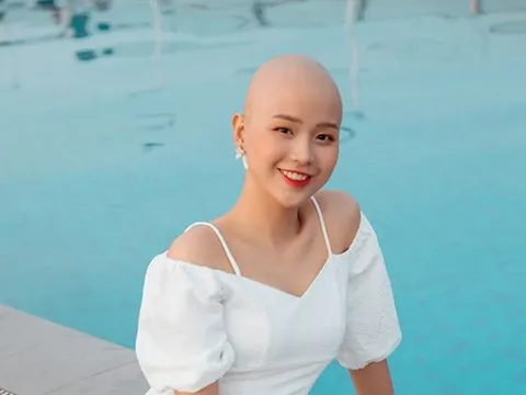 Nữ sinh viên Ngoại Thương mắc ung thư được Thủ tướng gửi thư, hoa động viên