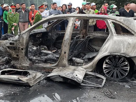 Lý giải nguyên nhân chiếc Mercedes bốc cháy dữ dội sau tai nạn tại Hà Nội