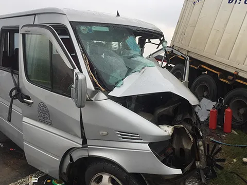 Nguyên nhân container va chạm xe khách tại Quảng Ngãi khiến 13 người thương vong