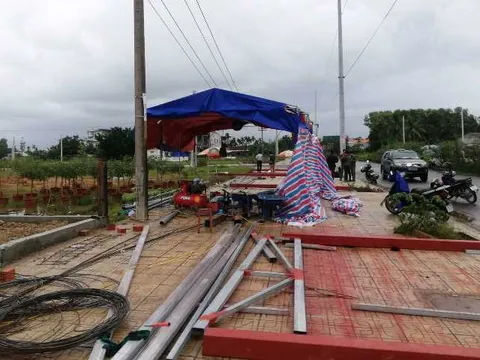 Quảng Ngãi: Thi công nhà hàng, 11 công nhân bị điện giật