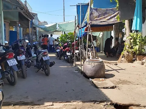 Vợ tạt nước rửa cá trúng tường nhà hàng xóm, chồng bị truy sát tới tử vong