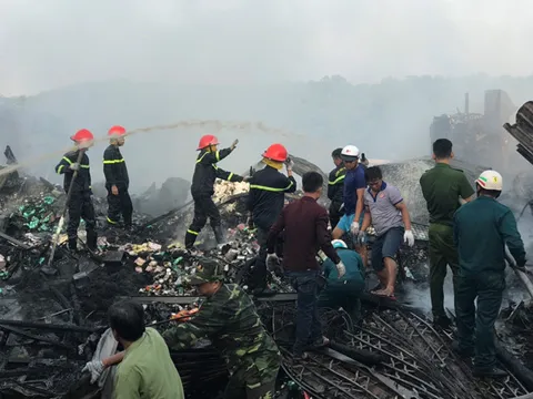 Cháy 12 căn nhà ở Năm Căn, bé gái 14 tuổi tử vong thương tâm