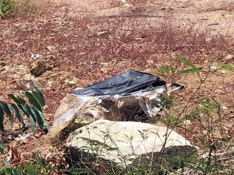 Phát hiện thi thể đang phân hủy trong chiếc vali quấn chặt băng keo