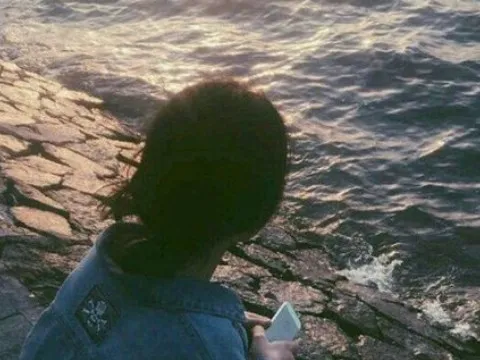 Đi qua những ngày tự lau nước mắt cho mình