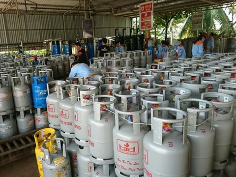 Sau xăng, giá gas giảm kỷ lục gần 70.000 đồng/bình từ ngày 1/4