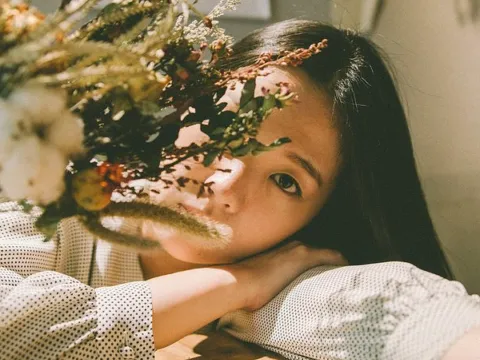 Là con gái đừng mãi dành cả thanh xuân để kiếm tìm một nửa, hợp duyên ắt sẽ đến