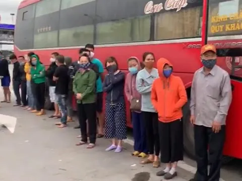 Phát hiện một xe khách chở 30 người từ TP.HCM ra Hà Nội bất chấp lệnh cấm