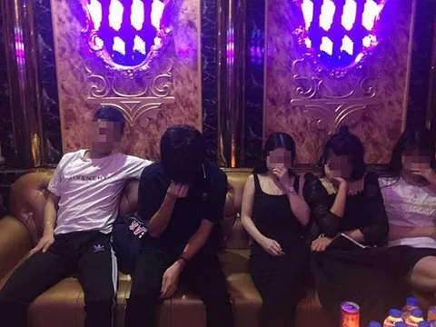 Phát hiện 10 thanh niên 'bay lắc' trong quán karaoke bất chấp lệnh cấm
