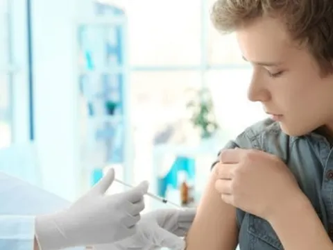 Thử nghiệm tiêm hormone nữ cho bệnh nhân nam nhiễm Covid-19