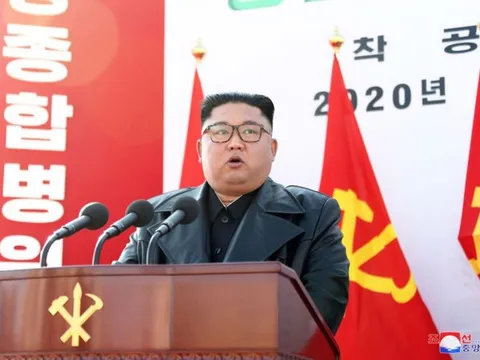 Ông Kim Jong-un tái xuất sau tin đồn sức khỏe