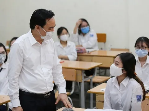 Bộ trưởng Phùng Xuân Nhạ: Linh hoạt giãn cách lớp, có thể lùi một số nội dung sang năm học sau