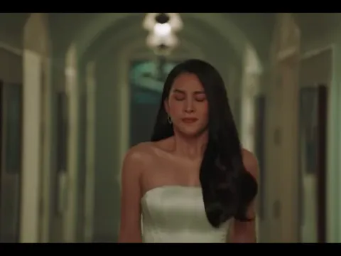 Tiểu Vy được nhận nhiều lời khen về nhan sắc và body cực phẩm trong MV của Erik