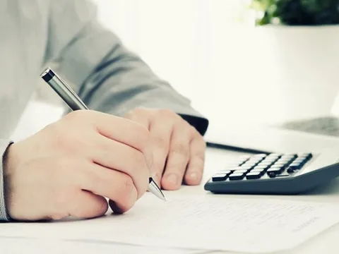 Khi nào công chức bị kỷ luật hạ bậc lương?