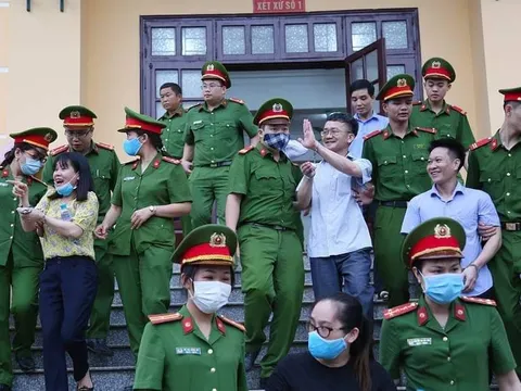 Gian lận thi cử ở Hòa Bình: Nụ cười ngạo nghễ của 'liên minh ma quỷ'?