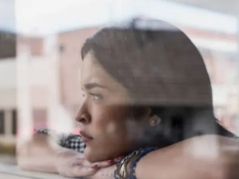 Tình yêu sợ nhất là sự vô tâm, buông không nổi, giữ đau lòng