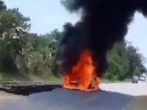 Xe Hyundai Santafe bốc cháy ngùn ngụt trên đường, tài xế bị bỏng nặng