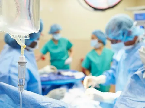 Bé 4 tháng tuổi co giật, sùi bọt mép sau khi uống thuốc chữa tiêu chảy mua tại phòng khám tư