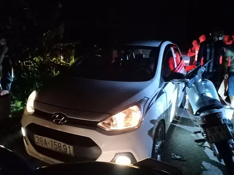 Hà Tĩnh: Tài xế cố thủ hất CSGT văng lên nắp capo rồi bỏ chạy