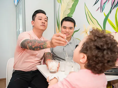 Hương Baby ca ngợi chồng trong ngày khai trương cửa hàng mới