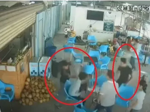 Mâu thuẫn khi mua cơm, chủ quán cà phê bị đánh dã man ở TP HCM