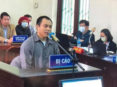 Xử vụ container tông Innova đi lùi: Đề nghị thay đổi kiểm sát viên