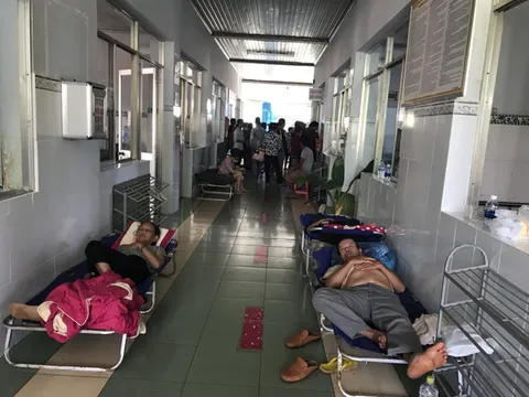 Bình Phước: Hơn 120 người nhập viện nghi bị ngộ độc sau khi ăn cưới